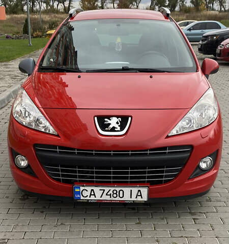 Красный Пежо 207, объемом двигателя 1.56 л и пробегом 265 тыс. км за 5500 $, фото 1 на Automoto.ua
