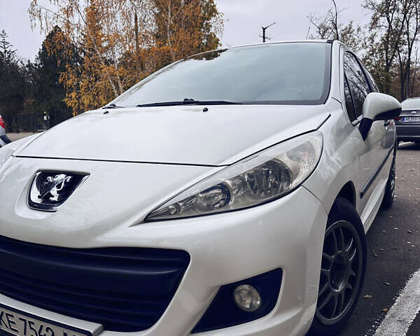 Пежо 207, объемом двигателя 1.36 л и пробегом 193 тыс. км за 4800 $, фото 1 на Automoto.ua