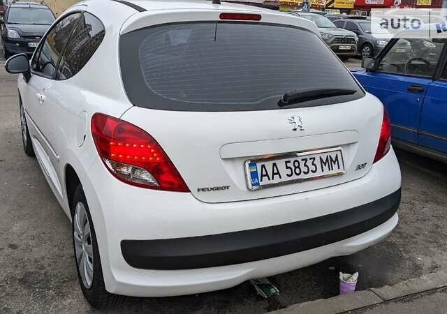 Пежо 207, об'ємом двигуна 1.4 л та пробігом 175 тис. км за 6000 $, фото 1 на Automoto.ua