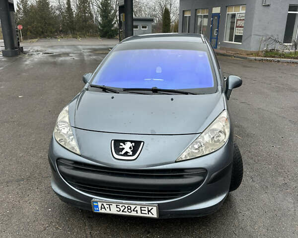 Сірий Пежо 207, об'ємом двигуна 1.36 л та пробігом 172 тис. км за 2600 $, фото 1 на Automoto.ua