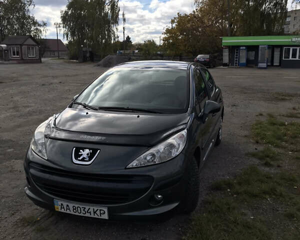 Серый Пежо 207, объемом двигателя 1.4 л и пробегом 188 тыс. км за 4100 $, фото 1 на Automoto.ua