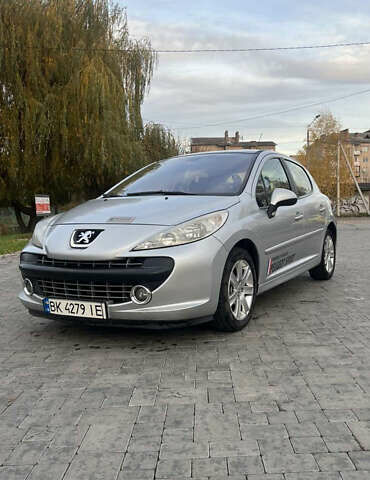 Серый Пежо 207, объемом двигателя 1.6 л и пробегом 228 тыс. км за 4300 $, фото 1 на Automoto.ua
