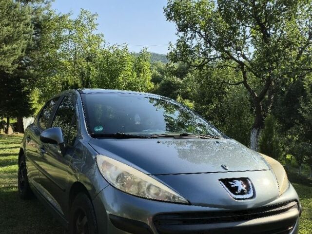 Серый Пежо 207, объемом двигателя 1.6 л и пробегом 196 тыс. км за 4400 $, фото 1 на Automoto.ua