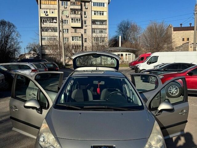 Серый Пежо 207, объемом двигателя 1.4 л и пробегом 177 тыс. км за 4300 $, фото 1 на Automoto.ua