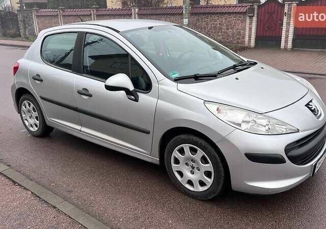 Серый Пежо 207, объемом двигателя 1.4 л и пробегом 154 тыс. км за 5500 $, фото 1 на Automoto.ua