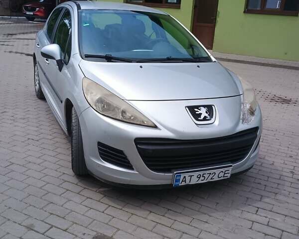 Серый Пежо 207, объемом двигателя 1.4 л и пробегом 248 тыс. км за 4100 $, фото 1 на Automoto.ua