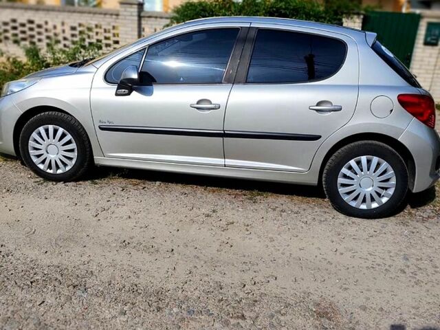 Сірий Пежо 207, об'ємом двигуна 1.4 л та пробігом 105 тис. км за 5000 $, фото 1 на Automoto.ua