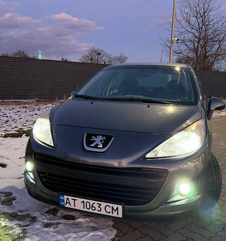 Серый Пежо 207, объемом двигателя 1.4 л и пробегом 189 тыс. км за 4400 $, фото 1 на Automoto.ua