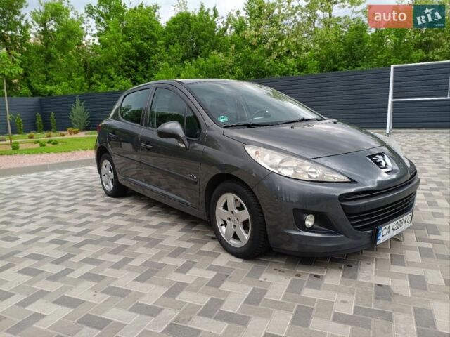 Сірий Пежо 207, об'ємом двигуна 1.4 л та пробігом 190 тис. км за 4500 $, фото 1 на Automoto.ua