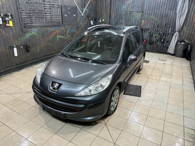 Серый Пежо 207, объемом двигателя 1.4 л и пробегом 200 тыс. км за 3900 $, фото 1 на Automoto.ua