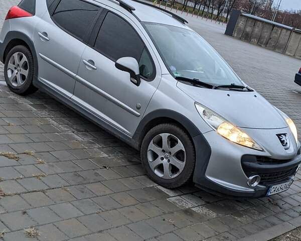 Серый Пежо 207, объемом двигателя 1.4 л и пробегом 204 тыс. км за 5400 $, фото 1 на Automoto.ua