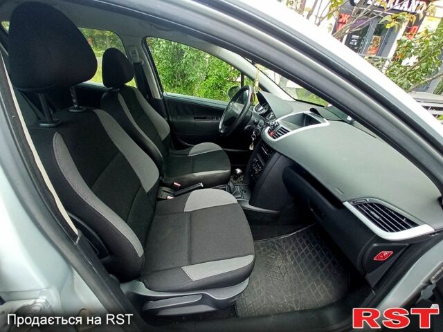 Серый Пежо 207, объемом двигателя 1.4 л и пробегом 246 тыс. км за 4200 $, фото 1 на Automoto.ua