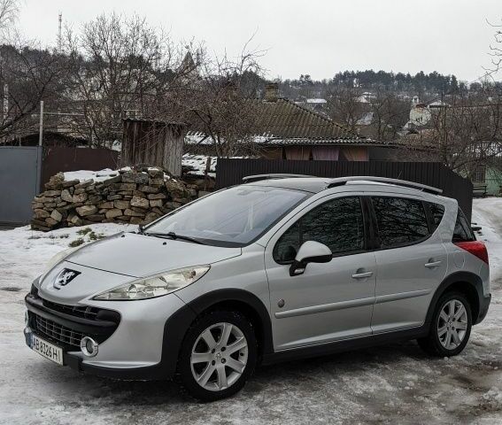 Серый Пежо 207, объемом двигателя 0 л и пробегом 204 тыс. км за 4600 $, фото 1 на Automoto.ua