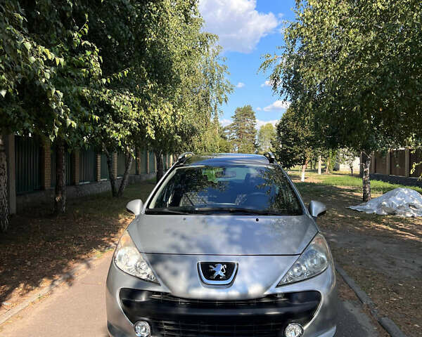 Серый Пежо 207, объемом двигателя 1.36 л и пробегом 177 тыс. км за 5000 $, фото 1 на Automoto.ua