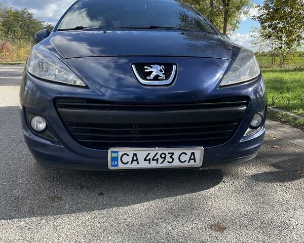 Синий Пежо 207, объемом двигателя 1.36 л и пробегом 269 тыс. км за 5500 $, фото 1 на Automoto.ua