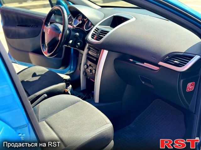 Синий Пежо 207, объемом двигателя 1.4 л и пробегом 292 тыс. км за 4200 $, фото 1 на Automoto.ua