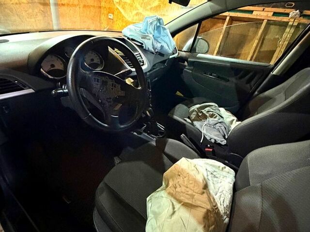 Синий Пежо 207, объемом двигателя 1.4 л и пробегом 315 тыс. км за 3500 $, фото 1 на Automoto.ua