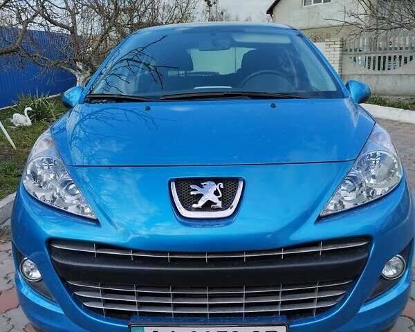 Синий Пежо 207, объемом двигателя 1.36 л и пробегом 62 тыс. км за 5500 $, фото 1 на Automoto.ua