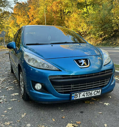 Синий Пежо 207, объемом двигателя 1.36 л и пробегом 153 тыс. км за 5200 $, фото 1 на Automoto.ua