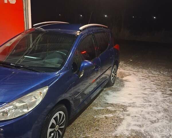 Синий Пежо 207, объемом двигателя 1.36 л и пробегом 190 тыс. км за 4500 $, фото 1 на Automoto.ua