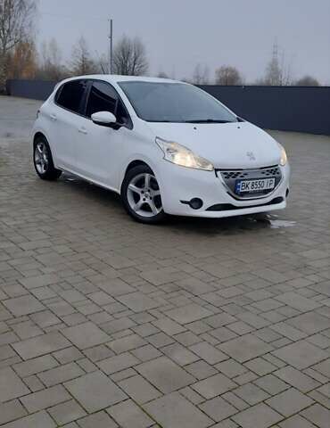 Білий Пежо 208, об'ємом двигуна 1.4 л та пробігом 259 тис. км за 7100 $, фото 1 на Automoto.ua