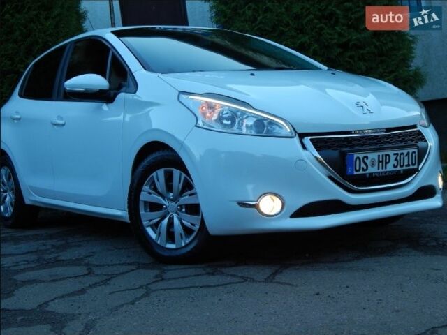 Пежо 208 2012 в Дрогобыче на Automoto.ua Белый Пежо 208, объемом двигателя 0 л и пробегом 160 тыс. км за 5890 $, фото 1 на Automoto.ua