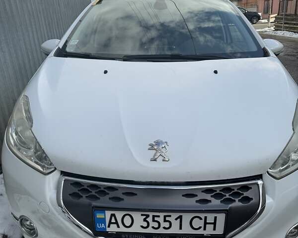 Білий Пежо 208, об'ємом двигуна 1.4 л та пробігом 205 тис. км за 6300 $, фото 1 на Automoto.ua