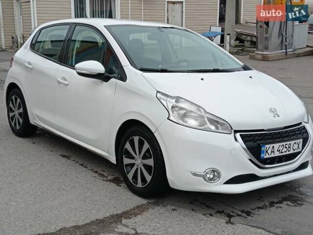 Белый Пежо 208, объемом двигателя 1.4 л и пробегом 222 тыс. км за 6750 $, фото 1 на Automoto.ua