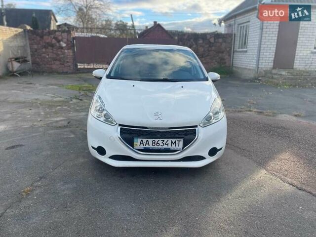 Пежо 208 2013 в Житомире на Automoto.ua Белый Пежо 208, объемом двигателя 1.57 л и пробегом 255 тыс. км за 5700 $, фото 1 на Automoto.ua