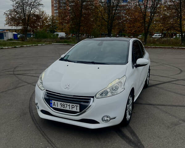 Білий Пежо 208, об'ємом двигуна 1.6 л та пробігом 77 тис. км за 8800 $, фото 1 на Automoto.ua