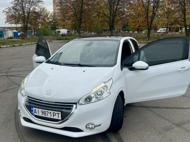Белый Пежо 208, объемом двигателя 1.6 л и пробегом 77 тыс. км за 8800 $, фото 1 на Automoto.ua