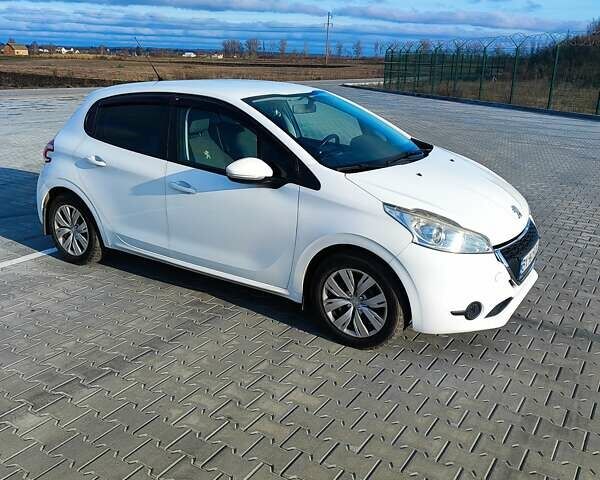 Белый Пежо 208, объемом двигателя 1.6 л и пробегом 162 тыс. км за 7800 $, фото 1 на Automoto.ua