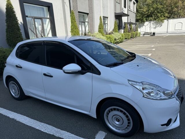 Белый Пежо 208, объемом двигателя 1 л и пробегом 56 тыс. км за 6400 $, фото 1 на Automoto.ua