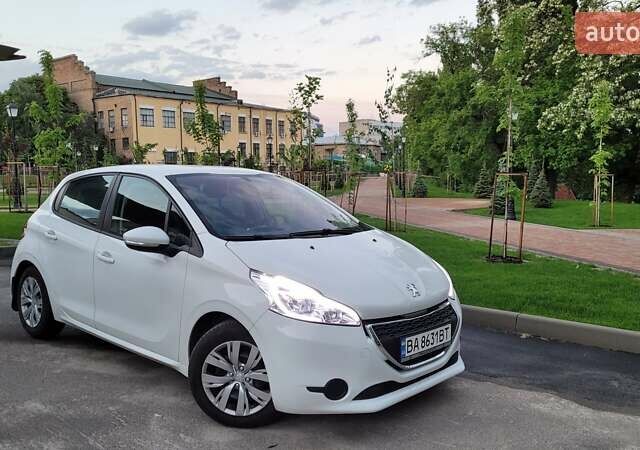 Белый Пежо 208, объемом двигателя 1.2 л и пробегом 177 тыс. км за 6700 $, фото 1 на Automoto.ua