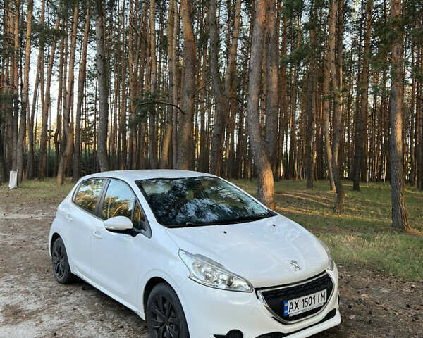 Білий Пежо 208, об'ємом двигуна 1.2 л та пробігом 119 тис. км за 6500 $, фото 1 на Automoto.ua