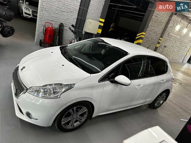 Білий Пежо 208, об'ємом двигуна 1.6 л та пробігом 115 тис. км за 9500 $, фото 1 на Automoto.ua