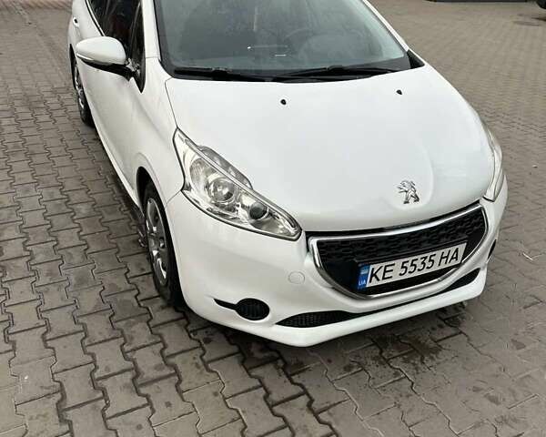 Білий Пежо 208, об'ємом двигуна 1.2 л та пробігом 102 тис. км за 6500 $, фото 1 на Automoto.ua