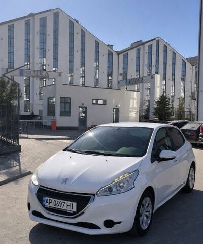 Білий Пежо 208, об'ємом двигуна 1.2 л та пробігом 158 тис. км за 7600 $, фото 1 на Automoto.ua
