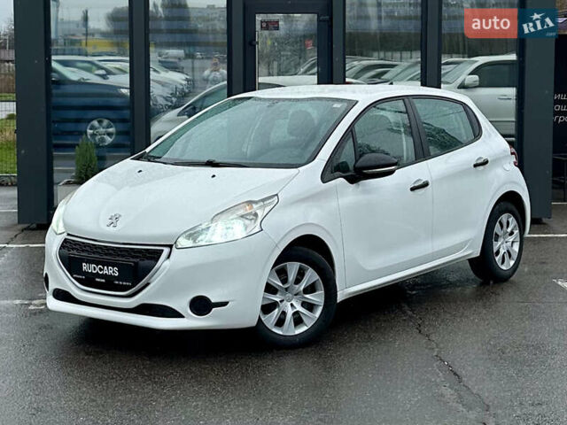 Белый Пежо 208, объемом двигателя 1.4 л и пробегом 180 тыс. км за 6500 $, фото 1 на Automoto.ua