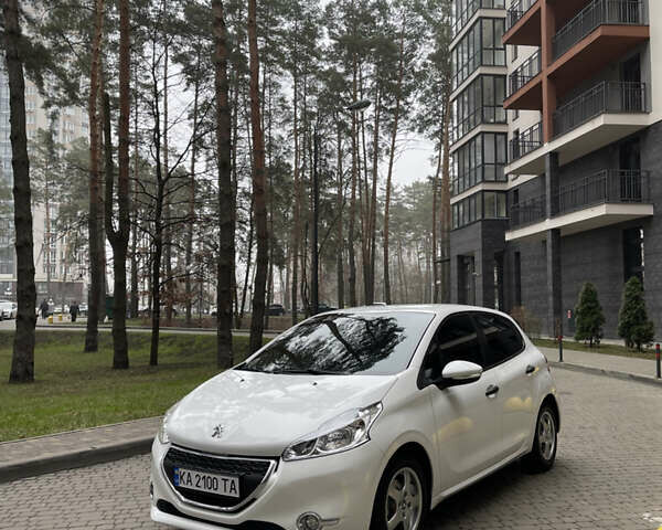 Белый Пежо 208, объемом двигателя 1.4 л и пробегом 164 тыс. км за 7600 $, фото 1 на Automoto.ua