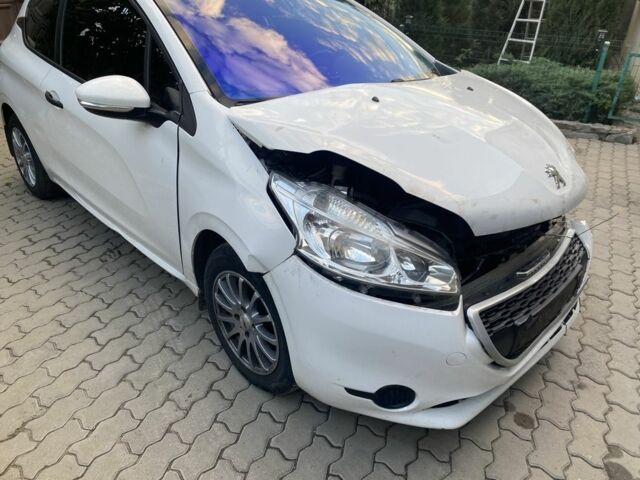 Белый Пежо 208, объемом двигателя 1 л и пробегом 91 тыс. км за 3350 $, фото 1 на Automoto.ua