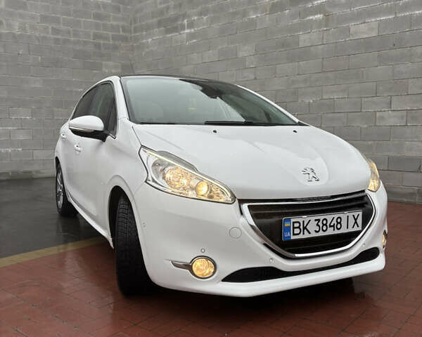 Білий Пежо 208, об'ємом двигуна 1.6 л та пробігом 159 тис. км за 9100 $, фото 1 на Automoto.ua