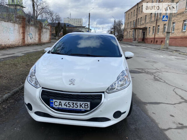 Білий Пежо 208, об'ємом двигуна 1 л та пробігом 82 тис. км за 6000 $, фото 1 на Automoto.ua