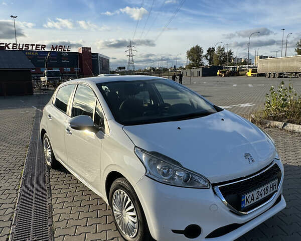 Белый Пежо 208, объемом двигателя 1.2 л и пробегом 105 тыс. км за 8200 $, фото 1 на Automoto.ua