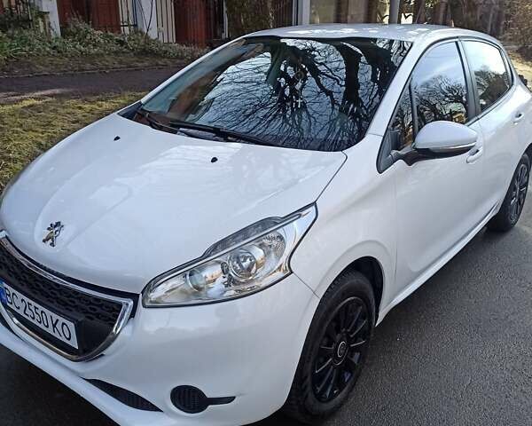 Белый Пежо 208, объемом двигателя 1.2 л и пробегом 133 тыс. км за 7900 $, фото 1 на Automoto.ua