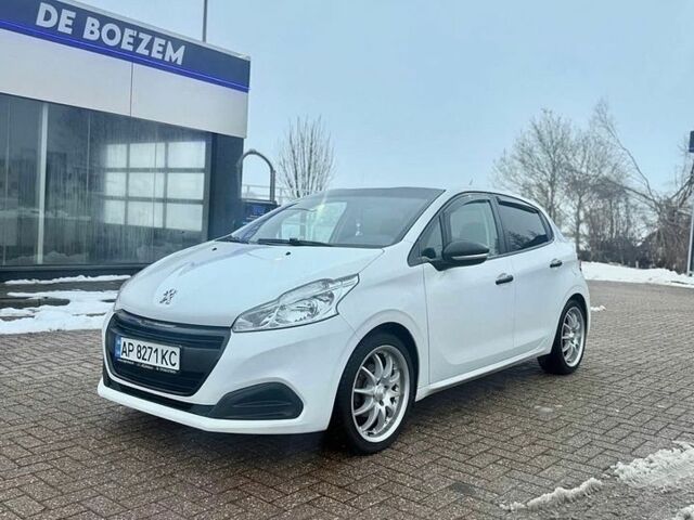 Белый Пежо 208, объемом двигателя 1.5 л и пробегом 204 тыс. км за 7000 $, фото 1 на Automoto.ua