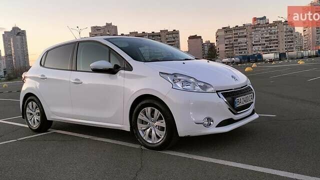 Белый Пежо 208, объемом двигателя 1.4 л и пробегом 199 тыс. км за 7600 $, фото 1 на Automoto.ua