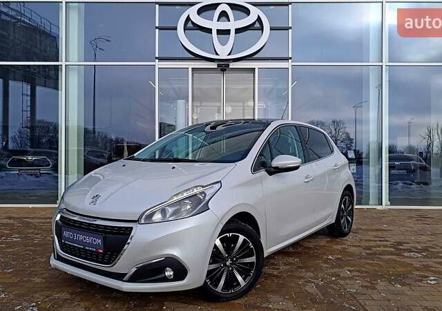 Белый Пежо 208, объемом двигателя 1.6 л и пробегом 99 тыс. км за 8733 $, фото 1 на Automoto.ua