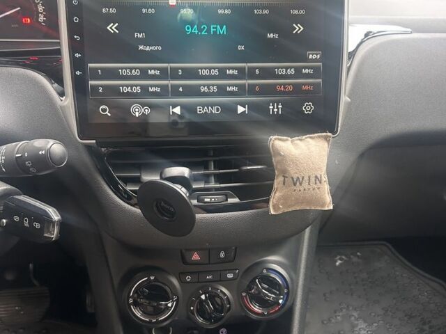 Белый Пежо 208, объемом двигателя 1.2 л и пробегом 119 тыс. км за 7250 $, фото 1 на Automoto.ua