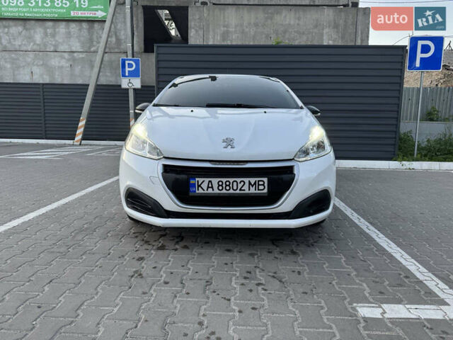 Белый Пежо 208, объемом двигателя 1.56 л и пробегом 171 тыс. км за 7800 $, фото 1 на Automoto.ua